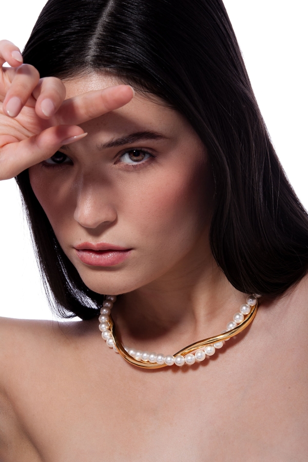 Colar Choker Linha do Tempo - Pérola - Coleção Tempoesia Banho: Folheado a Ouro - Image 2