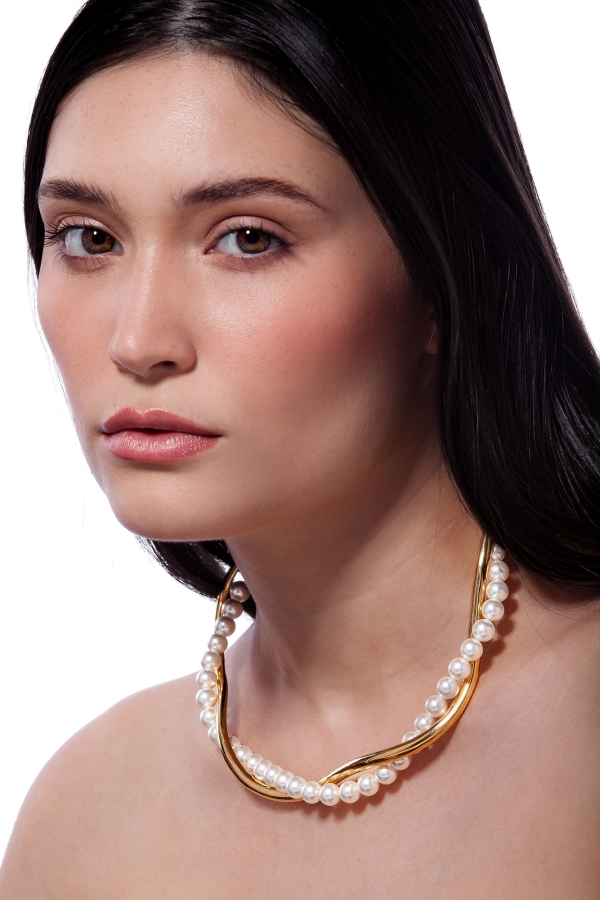 Colar Choker Linha do Tempo - Pérola - Coleção Tempoesia Banho: Folheado a Ouro - Image 3