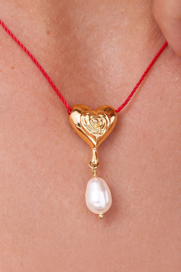Colar Flor Amor - Cordão Vermelho e Pérola - Coleção Flor e Ser Amor Banho: Folheado a Ouro - Image 3