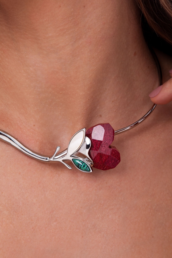 Colar Choker Romance - Feldspato Vermelho, Malaquita e Madrepérola - Coleção Flor e Ser Amor Banho: Ródio Negro - Image 3