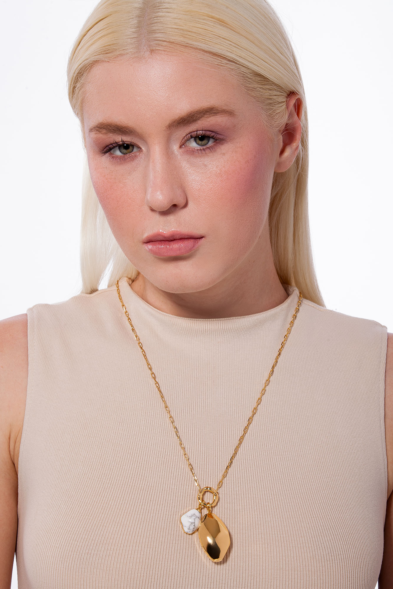 Colar Delírio - Haulita Branca - Coleção Alma Banho: Folheado a Ouro - Imagem 3