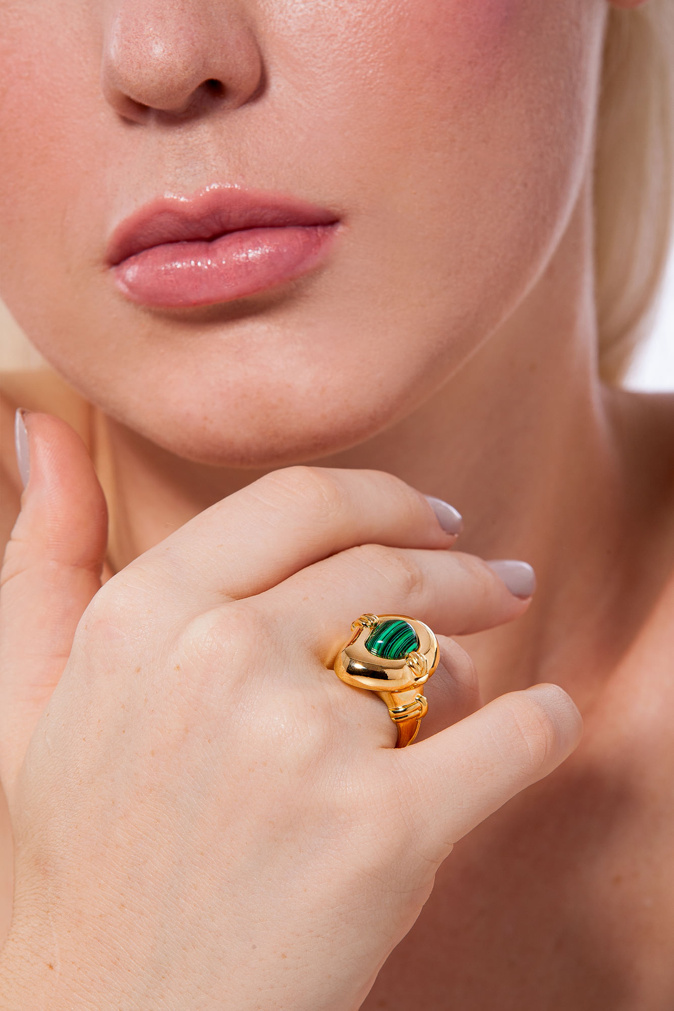 Anel Trama - Malaquita - Coleção O Abraço Banho: Folheado a Ouro - Imagem 2