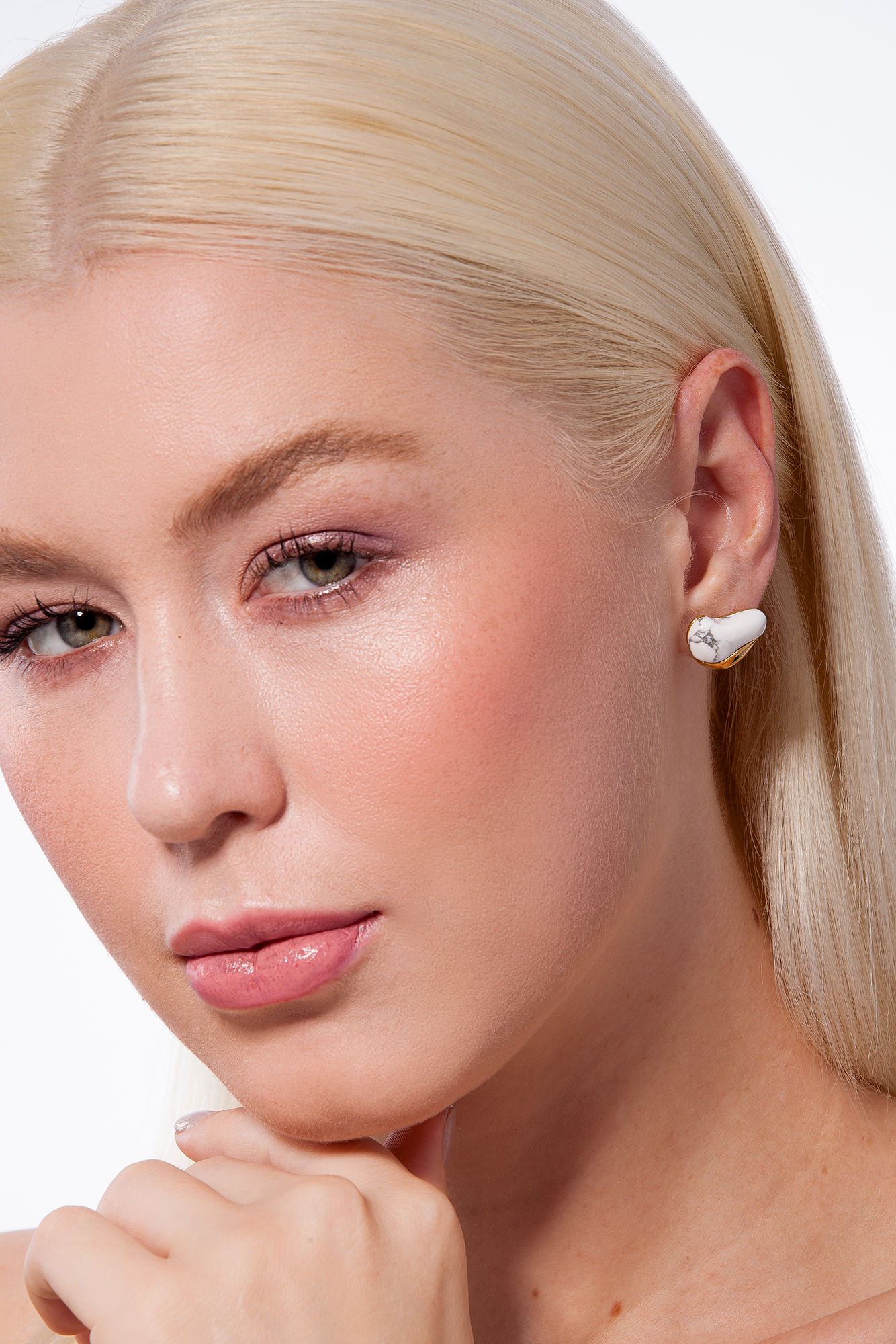 Brinco Sensatez - Haulita Branca - Coleção Reset Banho: Folheado a Ouro - Imagem 2