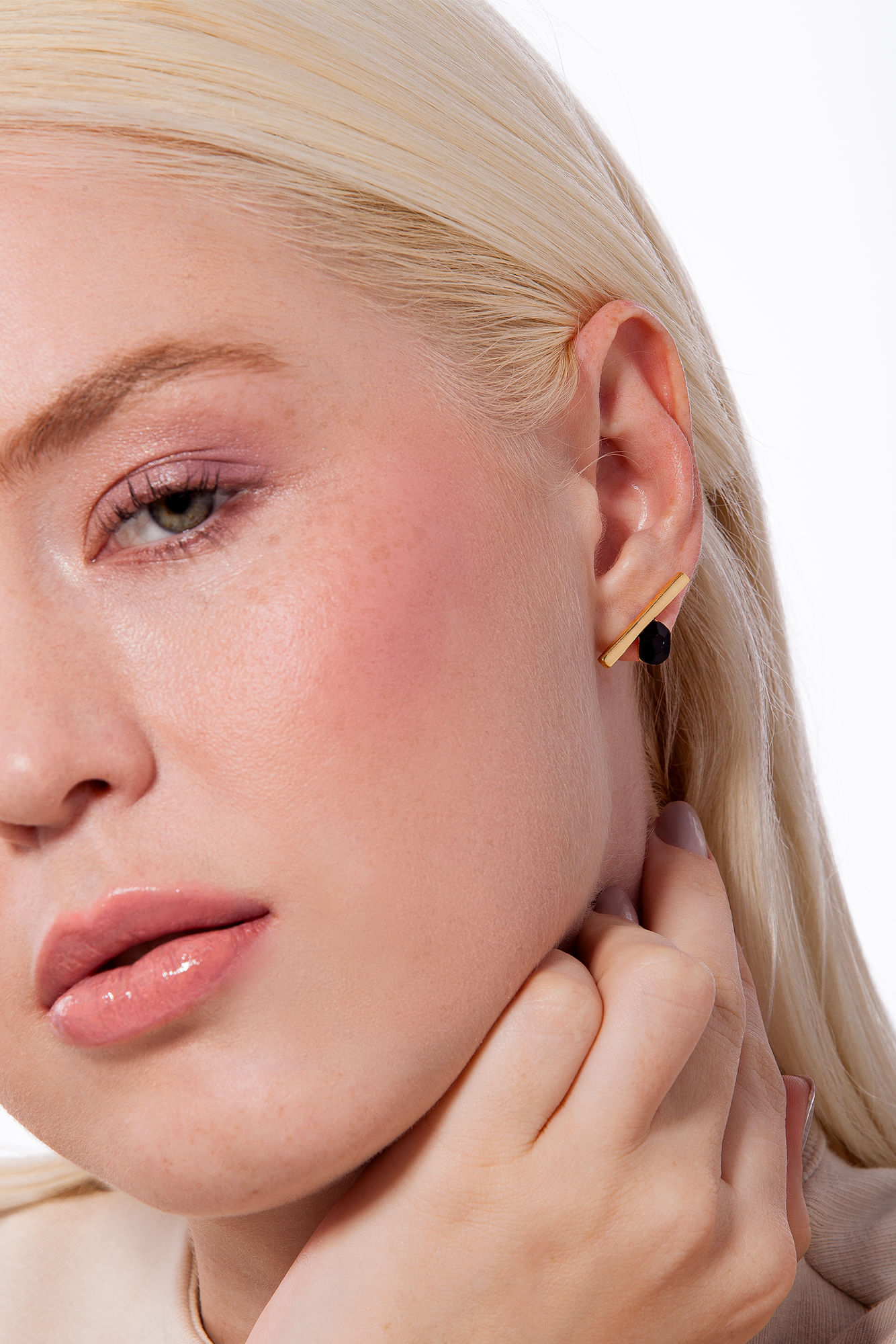 Brinco Obra da Natureza - Obsidiana Preta - Coleção Galeria Banho: Folheado a Ouro - Imagem 2