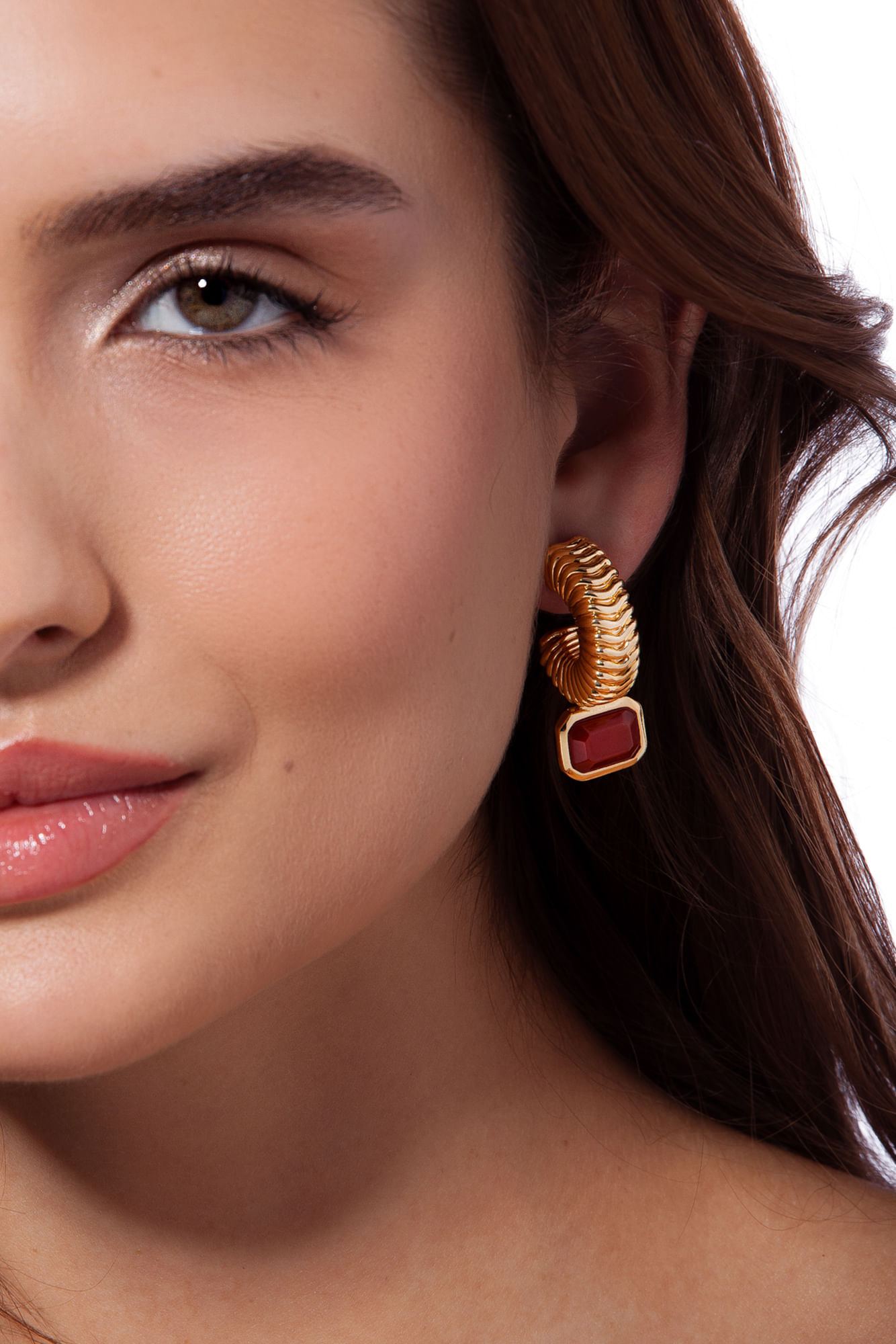 Brinco Petrus - Ágata Vermelha - Coleção Inéditos Julho Banho: Folheado a Ouro - Imagem 2