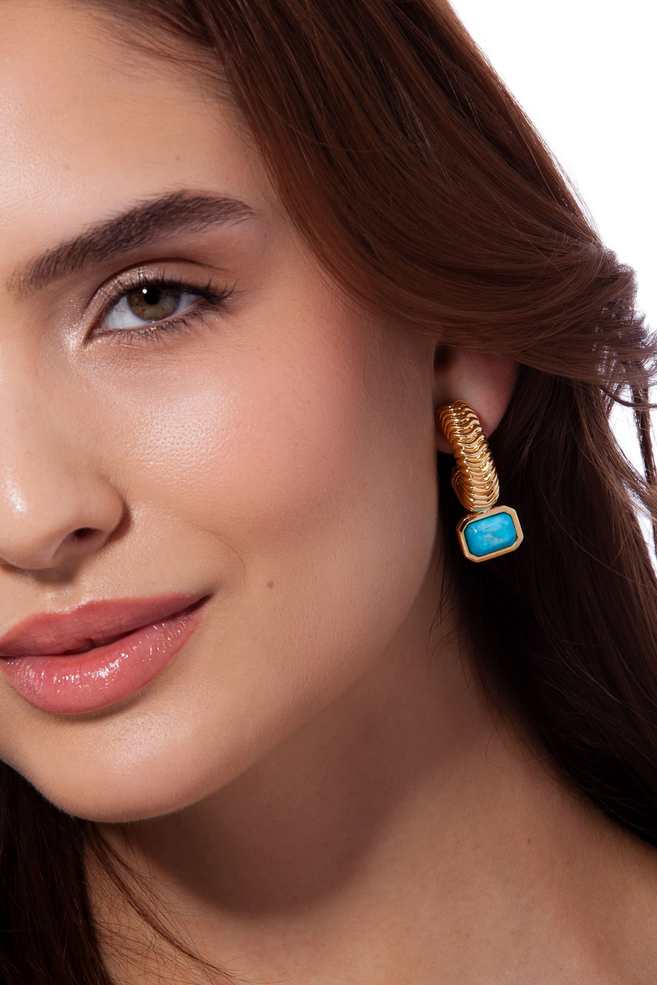 Brinco Petrus - Haulita Turquesa - Coleção Inéditos Julho Banho: Folheado a Ouro - Imagem 2