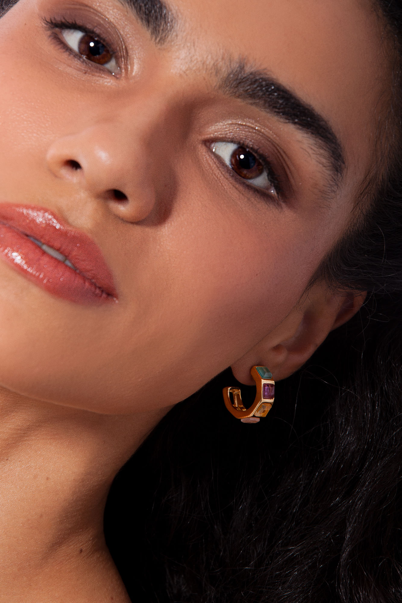 Brinco Argola Stone C - Ágata Azul, Ametista, Citrino e Quartzo Rosa - Coleção Ícones Banho: Folheado a Ouro - Imagem 3