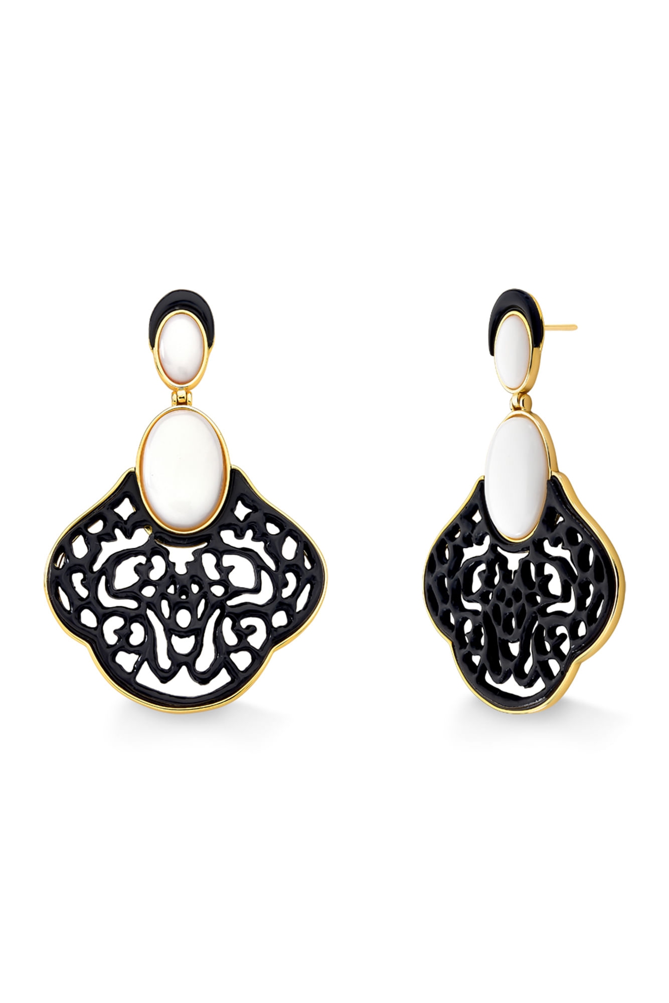 Brinco Miragem - Porcelana Branca e Resina Preta - Coleção Festa Al Mare Banho: Folheado a Ouro